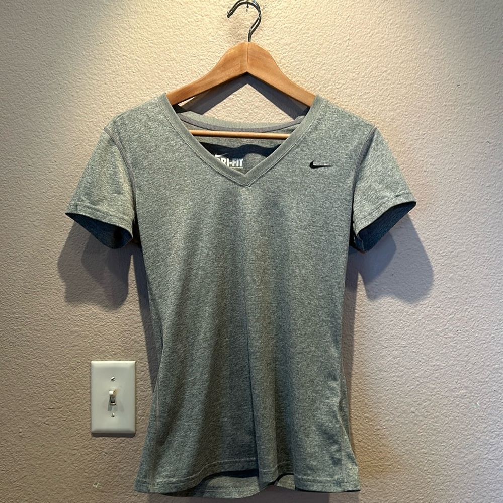 Nike Women’s Dri-Fit Grey V-Neck T Shirt Size Small